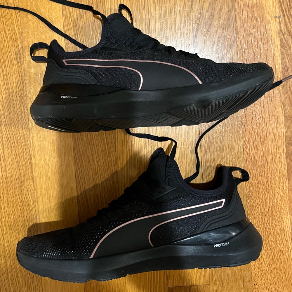 Puma ProFoam black and pink sneaker